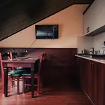 Shoemaker Irish Pub & Accommodation